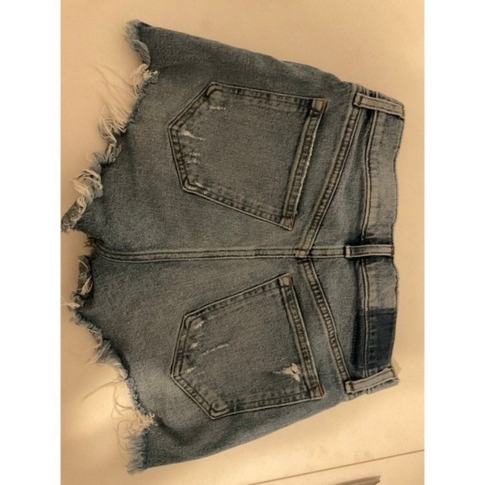Abercrombie & Fitch "The Mom Short" High Rize Dark Wash Distressed Short Sz 2 - Picture 5 of 6